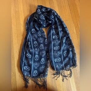 Vintage Y2K Black & White Skull & Spades Rectangle Scarf